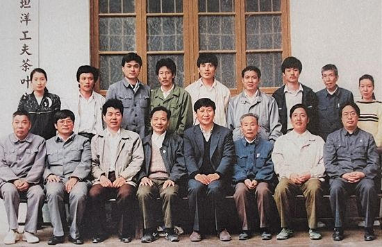 1990年5月，剛調(diào)任福州市委書記的習(xí)近平到寧德交接工作時(shí)，調(diào)研福安市社口鄉(xiāng)坦洋工夫茶葉公司。