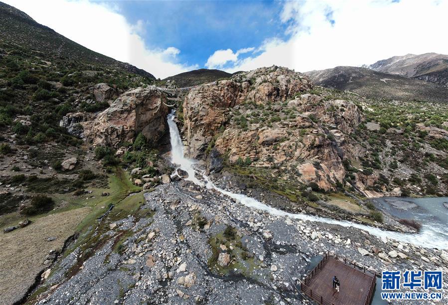 (新華視界)(8)夢幻“三色湖”