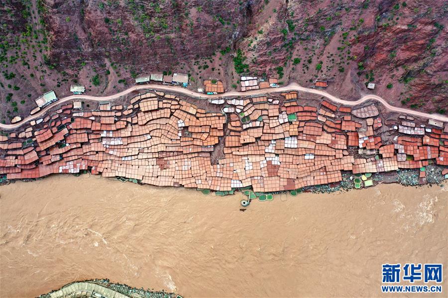 (新華視界)(1)鳥(niǎo)瞰芒康古鹽田