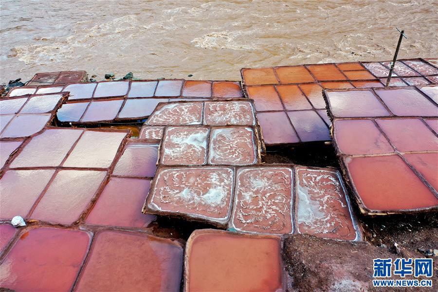 (新華視界)(4)鳥(niǎo)瞰芒康古鹽田