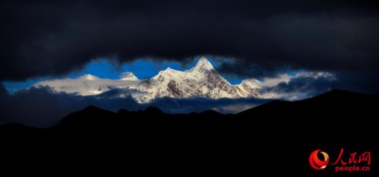 南迦巴瓦峰遠(yuǎn)眺。次仁羅布 攝