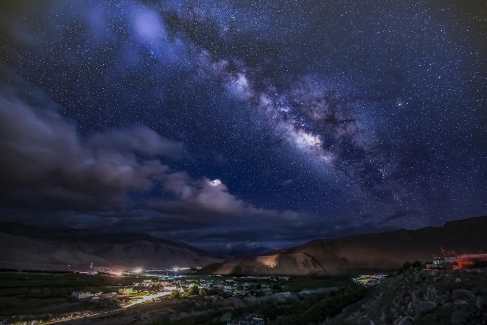 絕美星河。貢覺群培攝