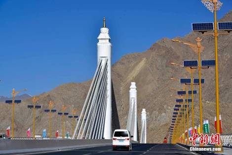 9圖 2013年11月27日納金大橋通車(chē)儀式。圖片來(lái)源：中新社。.jpg