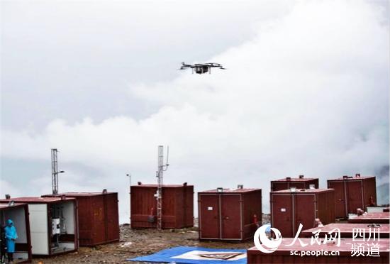 四川甘孜雅江縣引入無人機(jī)運(yùn)輸，拓寬群眾致富增收新渠道。（圖片由雅江縣委宣傳部提供）