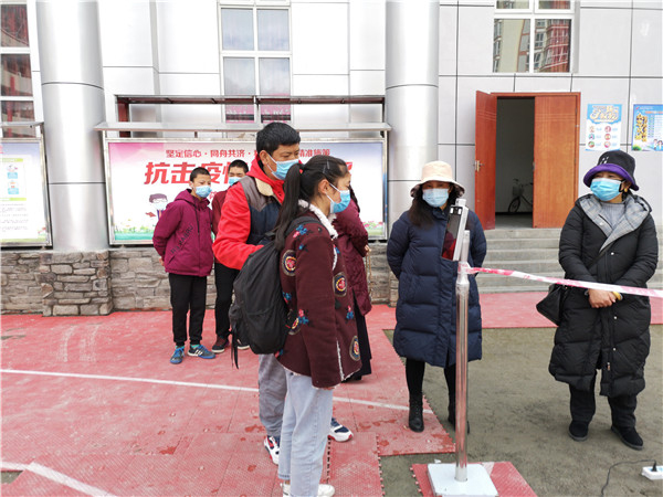 圖片默認(rèn)標(biāo)題_fororder_1、學(xué)生排隊(duì)進(jìn)入校園-攝影-左斌