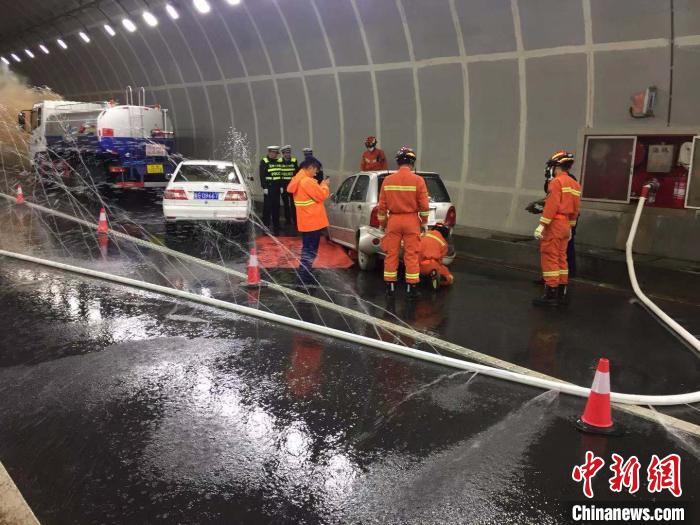 青藏高原“公路衛(wèi)士”:月均巡線三千公里工作“單調而重要”