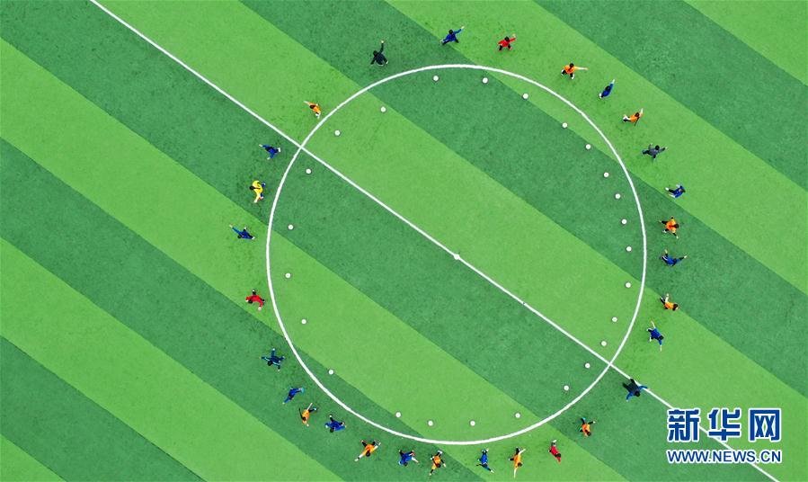 （體育·專題）（26）足球——踢球吧！草原女孩