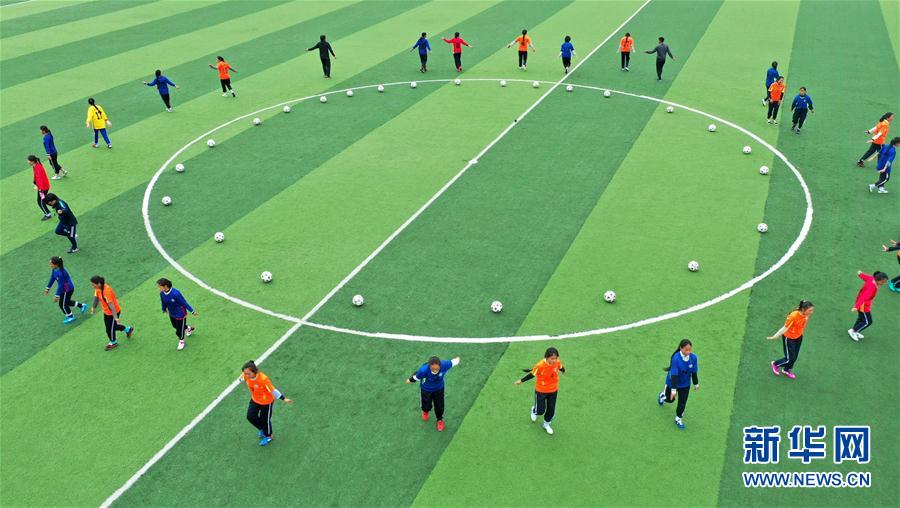 （體育·專題）（19）足球——踢球吧！草原女孩