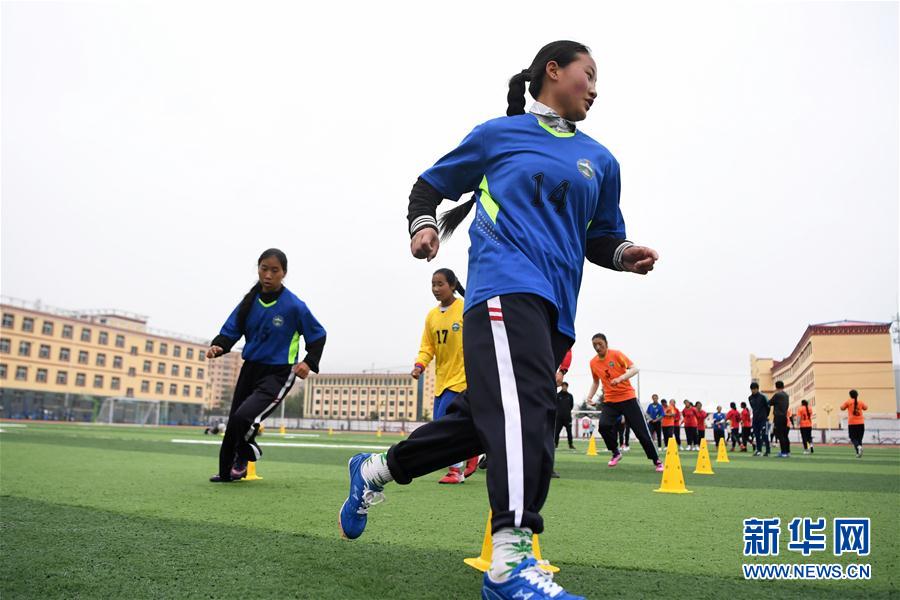 （體育·專題）（13）足球——踢球吧！草原女孩