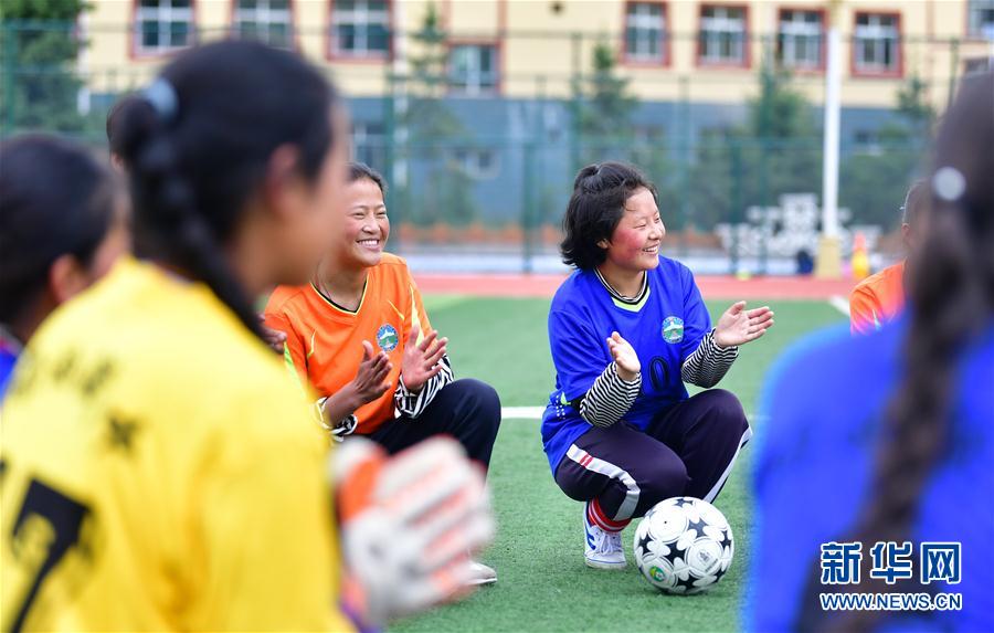 （體育·專題）（15）足球——踢球吧！草原女孩