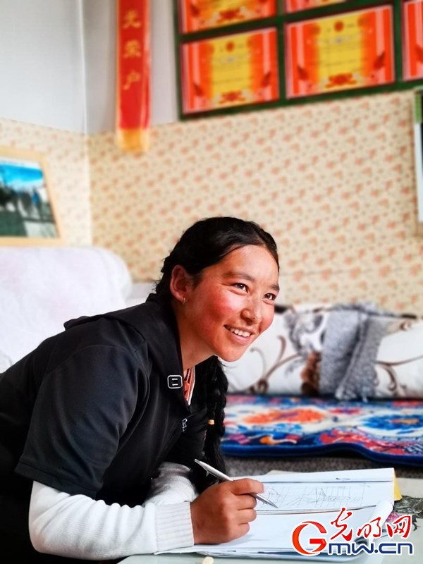 挪窮窩，拔窮根——青海澤庫移民安置點(diǎn)里的新生活