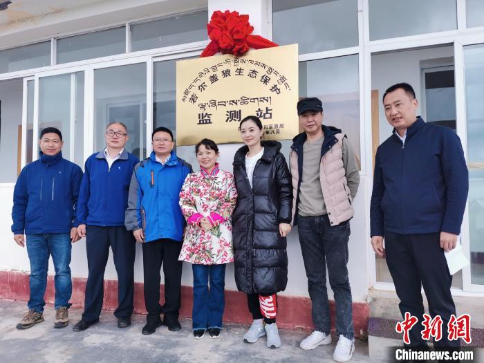 揭牌儀式現(xiàn)場(chǎng)?！垪?攝