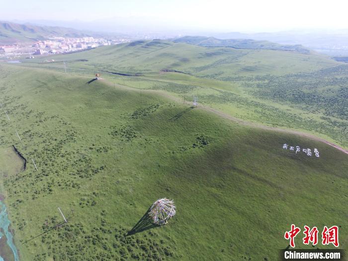 拍攝于2017年6月的甘南當周草原。(資料圖) 楊艷敏 攝