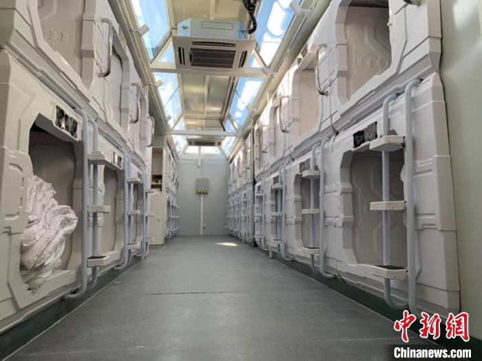 圖為火星營地“太空艙”。　孫睿 攝