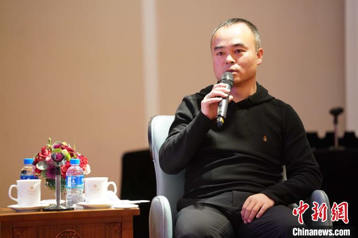 圖為<a target='_blank' >中新社</a>青海分社社長胡鐘藝就加強(qiáng)瀾湄流域新聞報(bào)道發(fā)表觀點(diǎn)。　蘇丹 攝