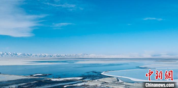 圖為冬季茶卡天空壹號景區(qū)。　李江寧 攝