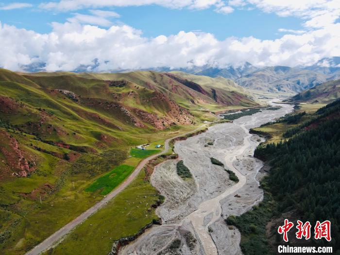 資料圖為祁連山國家公園青海片區(qū)。　李江寧 攝