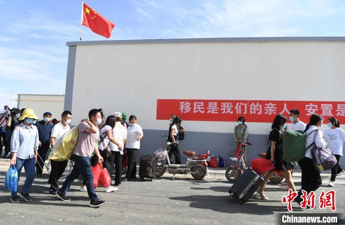 甘肅舟曲地質(zhì)災(zāi)害避險搬遷見聞:“故土”難離且惜“新居”