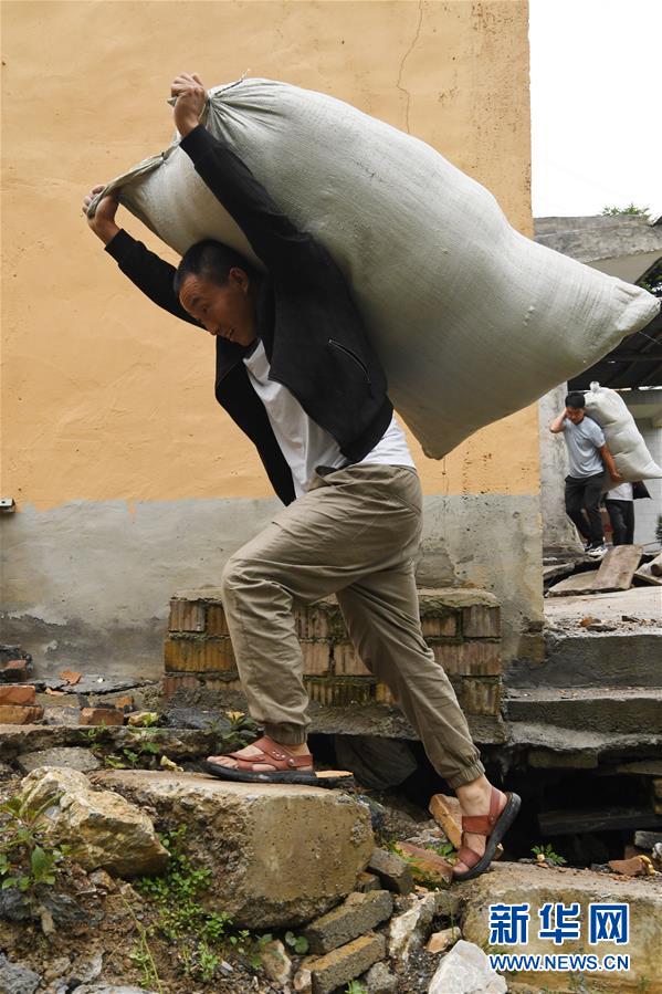（新華全媒+）（8）千里“挪窩”，踏實(shí)開啟新生活