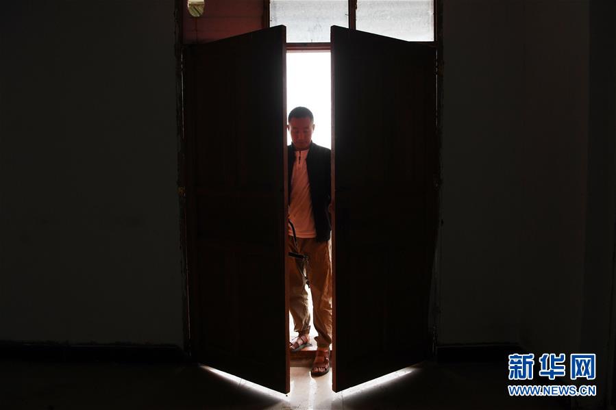 （新華全媒+）（10）千里“挪窩”，踏實(shí)開啟新生活