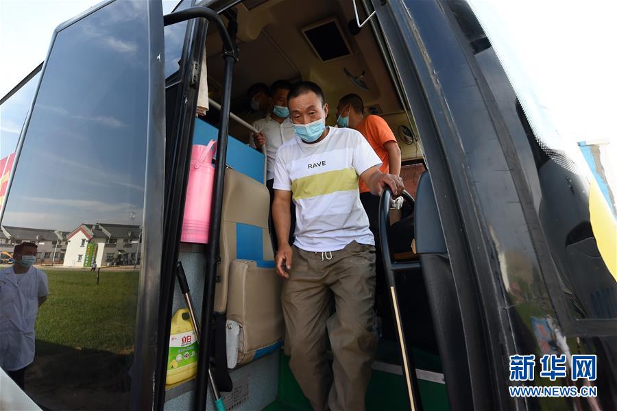 （新華全媒+）（19）千里“挪窩”，踏實(shí)開啟新生活