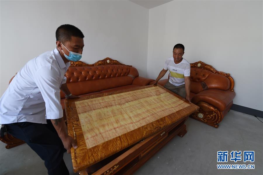 （新華全媒+）（27）千里“挪窩”，踏實(shí)開啟新生活