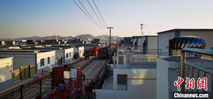 圖為蘭州新區(qū)移民安置區(qū)?！∥航ㄜ?攝