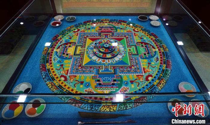 圖為藏醫(yī)藥佛壇城?！●R銘言 攝