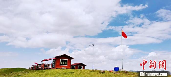 圖為地處同仁市加吾鄉(xiāng)東維村的農(nóng)家樂?！⑿憔?攝