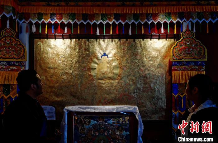 圖為使用金汁創(chuàng)作的金唐。　張?zhí)砀?攝