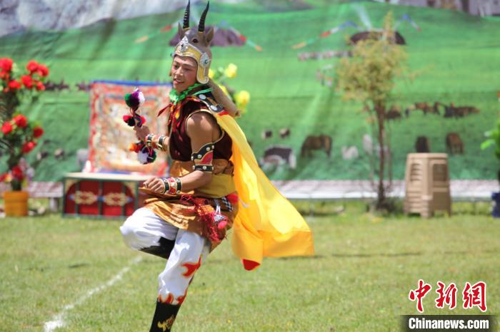 圖為演出人員表演現(xiàn)場?！“喱斂h文體旅游廣電局 供圖