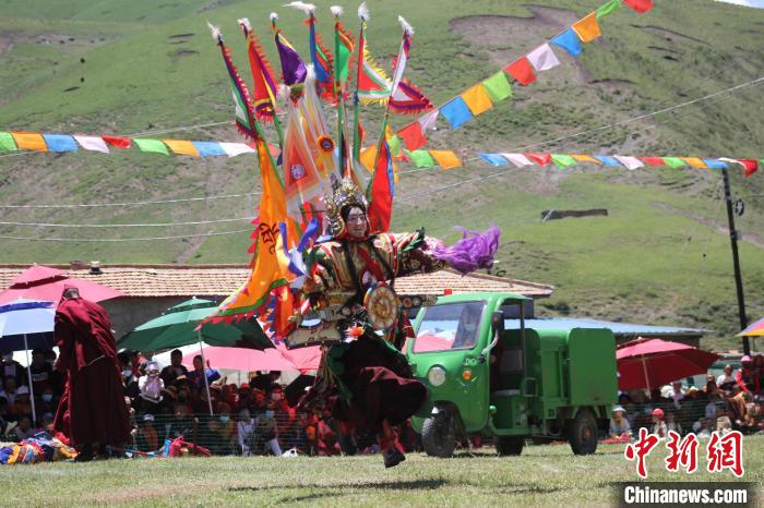 圖為表演現(xiàn)場?！“喱斂h文體旅游廣電局 供圖