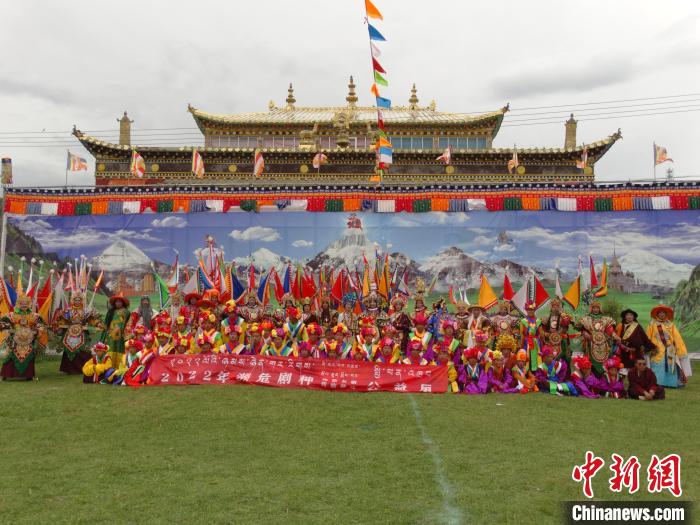 圖為全體演員合影?！“喱斂h文體旅游廣電局 供圖