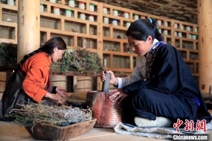 藥材搗碎?！⊥趵?攝