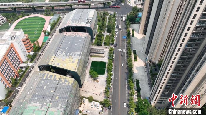 匯泉路社區(qū)一角?！「呒午?攝