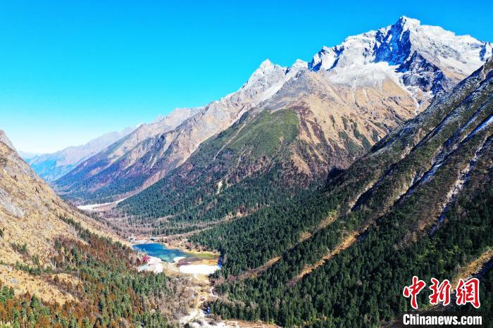 畢棚溝景區(qū)風(fēng)光?！“苍?攝