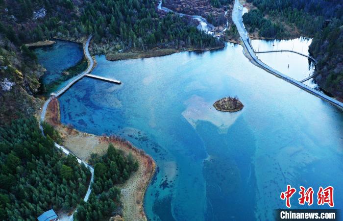 畢棚溝景區(qū)風(fēng)光?！“苍?攝