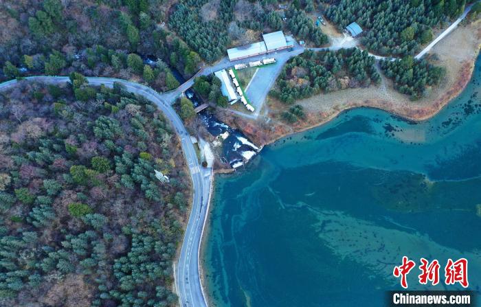 畢棚溝景區(qū)風(fēng)光?！“苍?攝