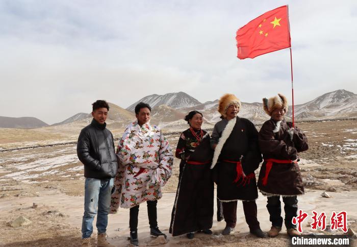 圖為青海省治多縣索加鄉(xiāng)干部群眾。(資料圖) 治多縣委宣傳部 供圖