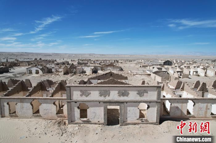 航拍青海省海西蒙古族藏族自治州茫崖市冷湖石油工業(yè)遺址保護(hù)區(qū)?！●R銘言 攝