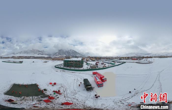 圖為地震實(shí)戰(zhàn)演練現(xiàn)場(chǎng)全景?！∮駱湎拦﹫D