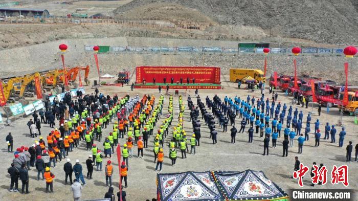 青海玉樹州415個(gè)項(xiàng)目集中開復(fù)工