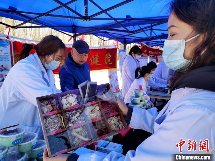 圖為中藥展示?！?zhí)砀?攝