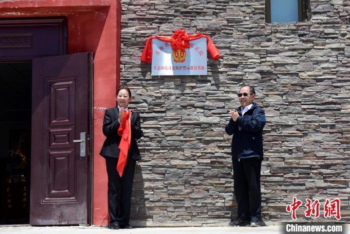 圖為揭牌儀式現(xiàn)場(chǎng)?！埢⒖?攝