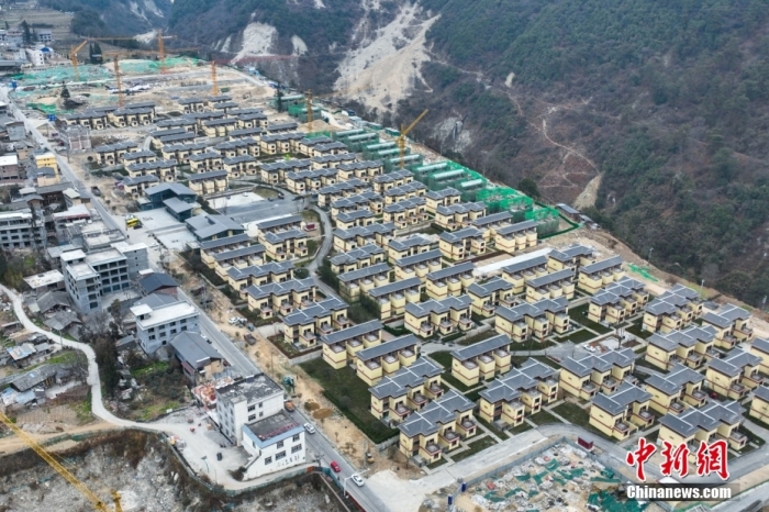 圖為2月1日，瀘定磨西鎮(zhèn)震后重建的安置小區(qū)。(無人機照片)<a target='_blank' href='/'><p  align=