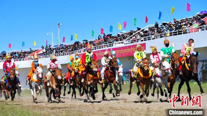 圖為開賽瞬間?！垈?攝