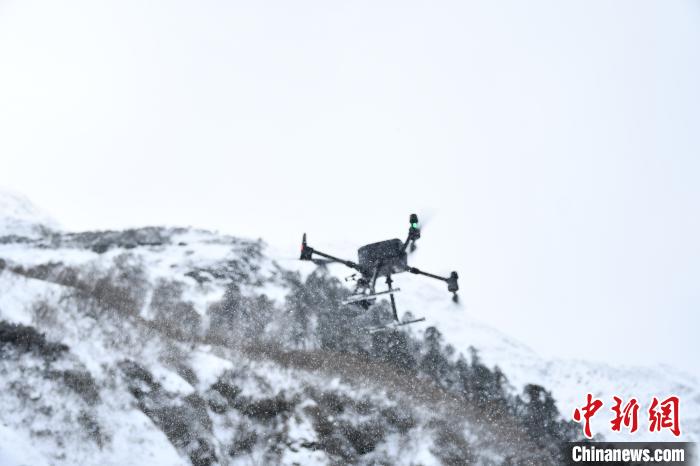 圖為無(wú)人機(jī)檢跡。　靳河新 攝