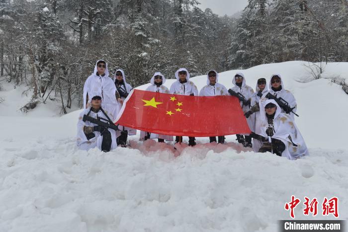 圖為主權(quán)宣誓?！铎o 攝