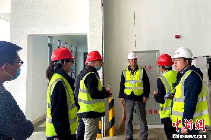 圖為驗(yàn)收組驗(yàn)收項(xiàng)目?！〉┰鐾?攝