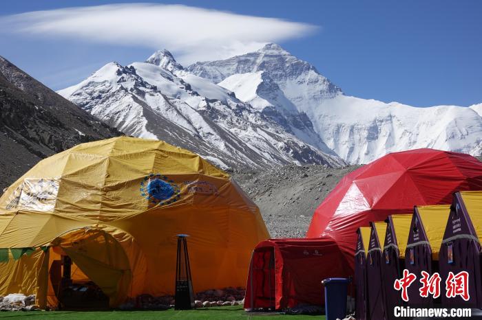 5月9日的珠峰北坡登山大本營?！∪轿木?攝